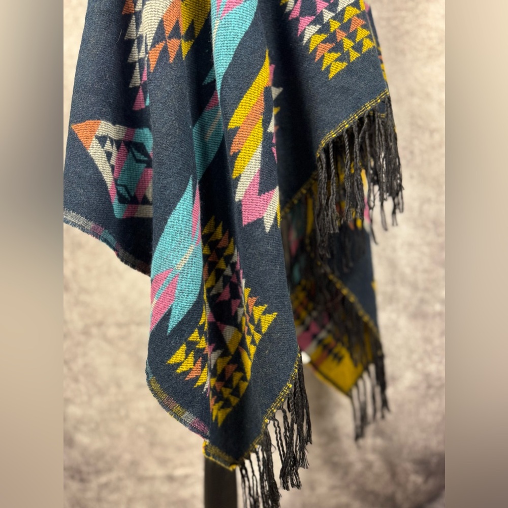 Southwestern Style Geometric Patterned Shawl/Button Closure Fringe Size OS - Picture 7 of 9